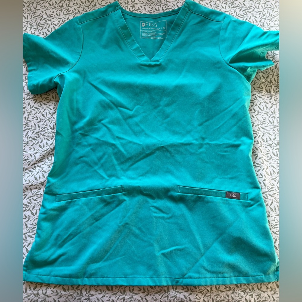 FIGS casma teal scrub top